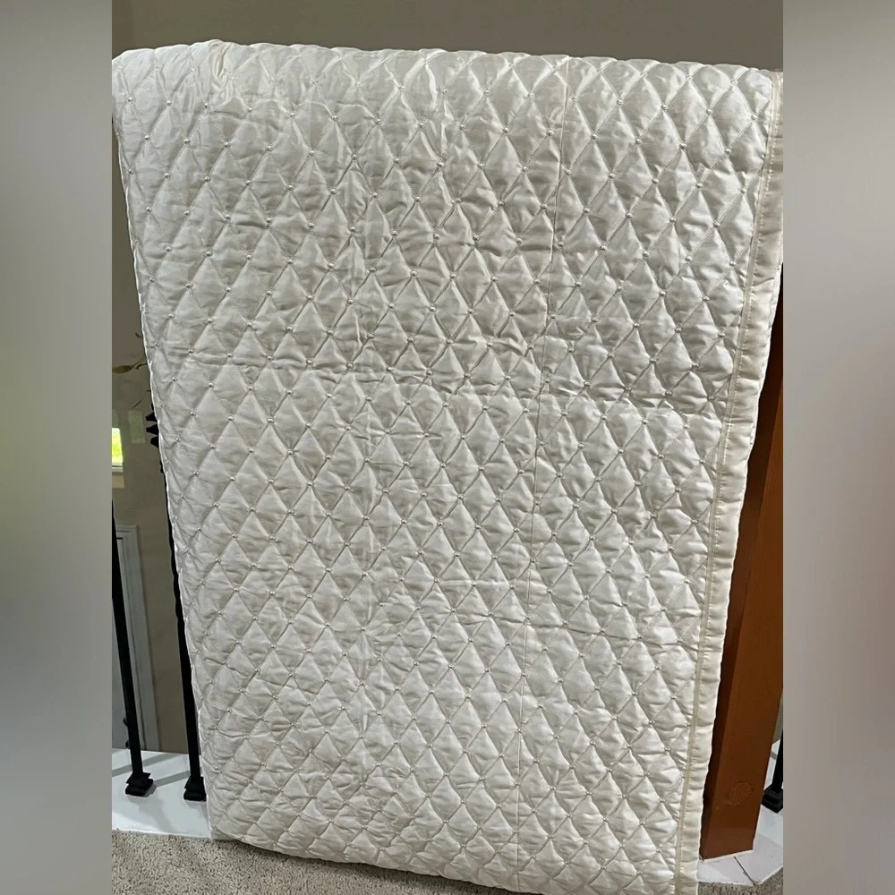 Croscill Home LLC Polyester Queen DIAMOND DESIGN BED- SPREAD White Label QUEEN